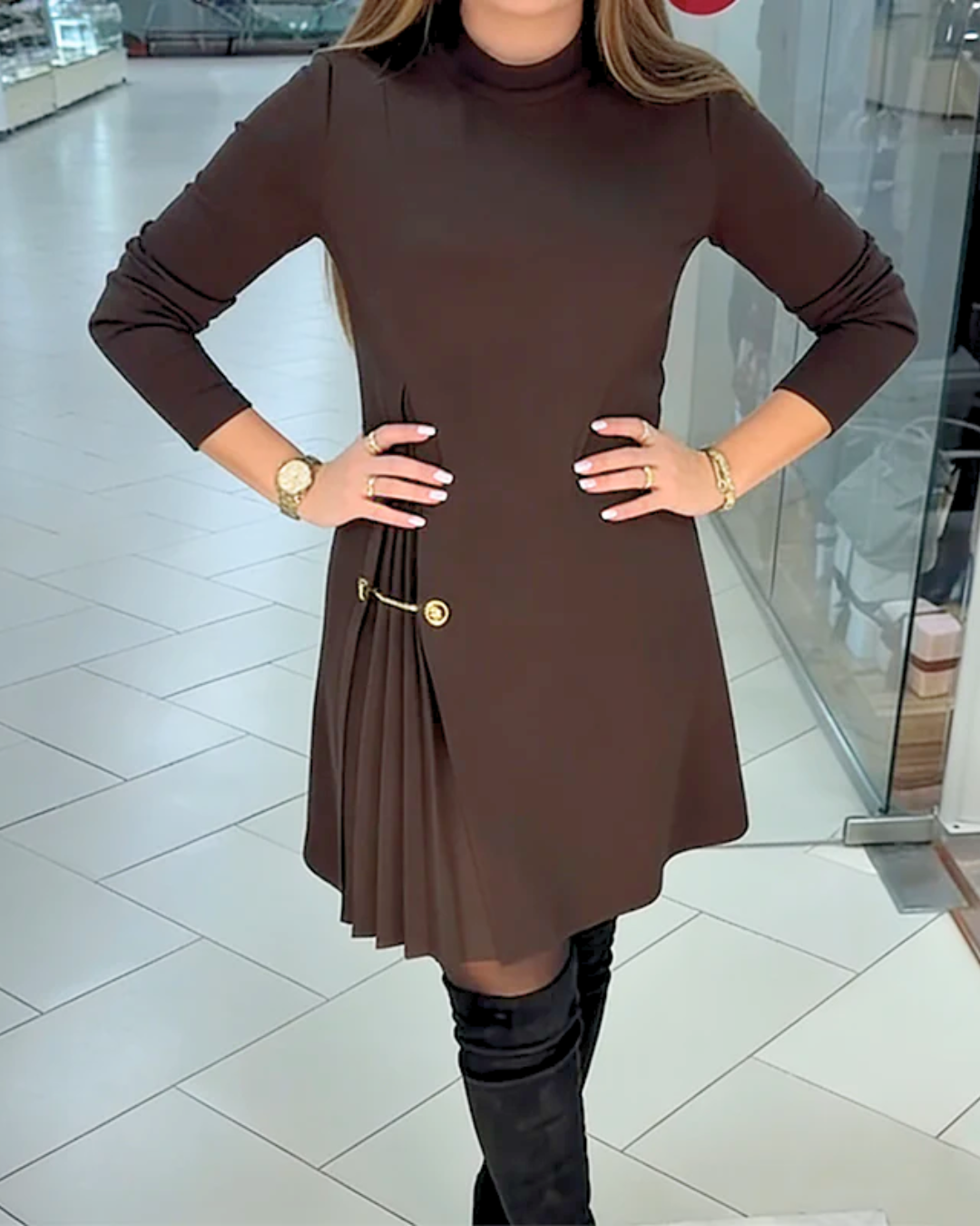 Elegante Vestido de Manga Comprida com Painéis Plissados