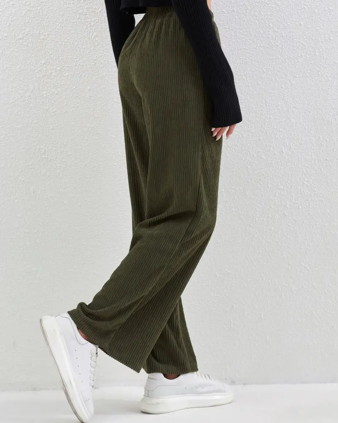 Calças às riscas com forro polar de perna larga