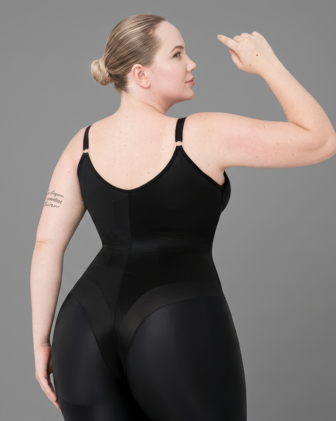 Body modelador com decote em V
