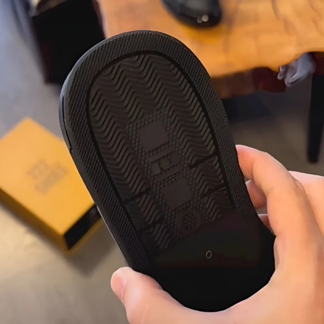 Sapatos Aveiro em Pele com Sola Resistente para Casa