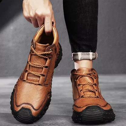 Botas de Caminhada de Couro Costuradas