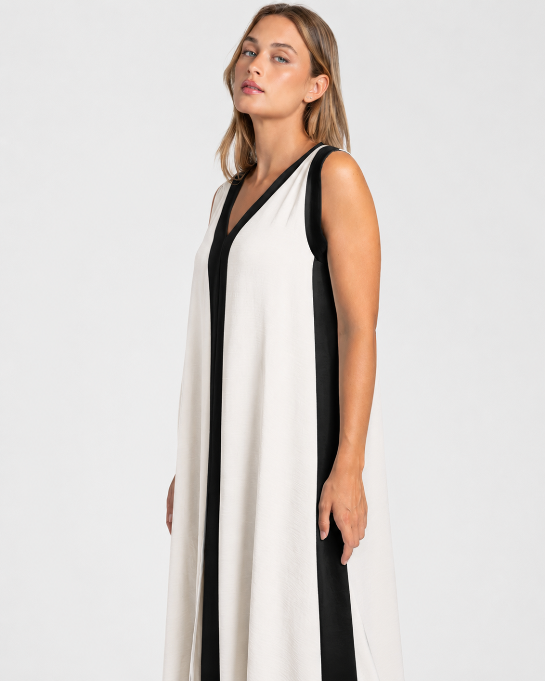 Vestido Comprido com Painéis em Contraste