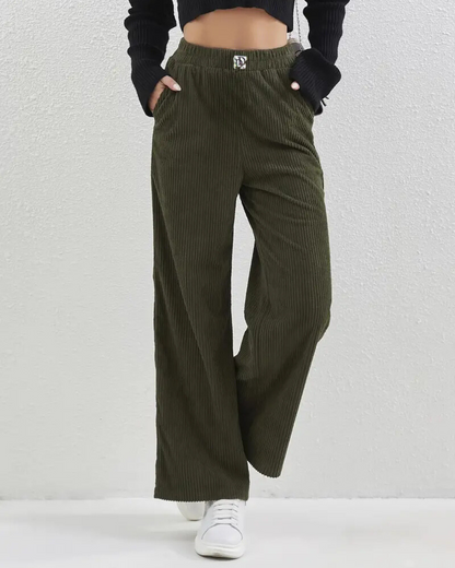 Calças às riscas com forro polar de perna larga