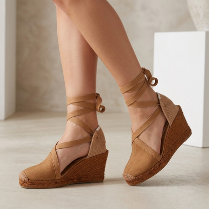 Sapatos de cunha com tiras