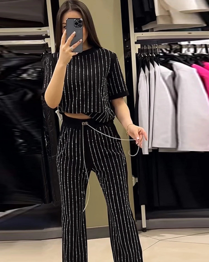 Conjunto casual de duas peças com calças e camisa de manga curta para mulher