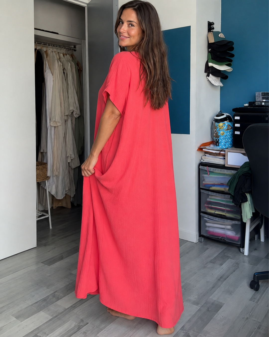 Vestido Comprido Fluido de Corte Amplo e Decote em V