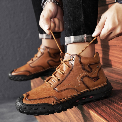 Botas de Caminhada de Couro Costuradas