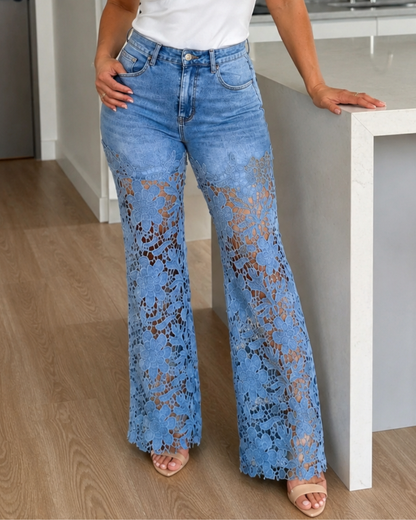 Calças de ganga para mulher com renda floral nas pernas