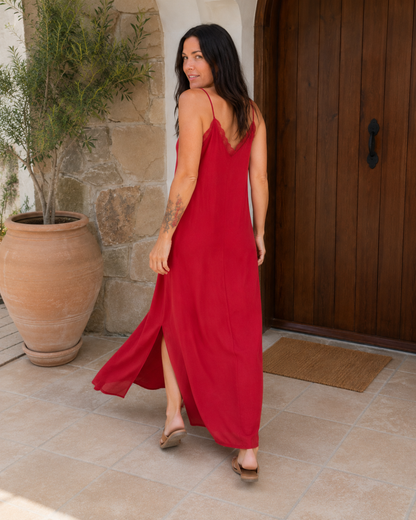 Vestido Comprido Estilo Lingerie com Renda e Aberturas Laterais