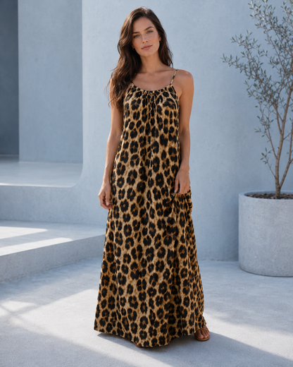 Vestido comprido com estampado animal e alças finas